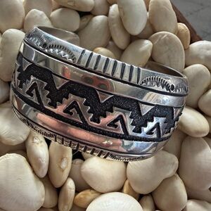 🎉SOLD🎉Tommy Singer Collectible Overlay Cuff